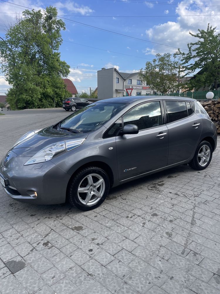 Оренда Nissan Leaf  2014 рік. 4000/ тиждень!