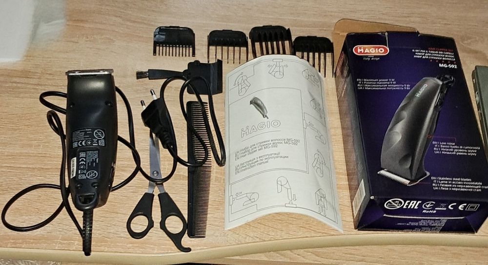 Машинка для стрижки волосся Magio MG-592.
