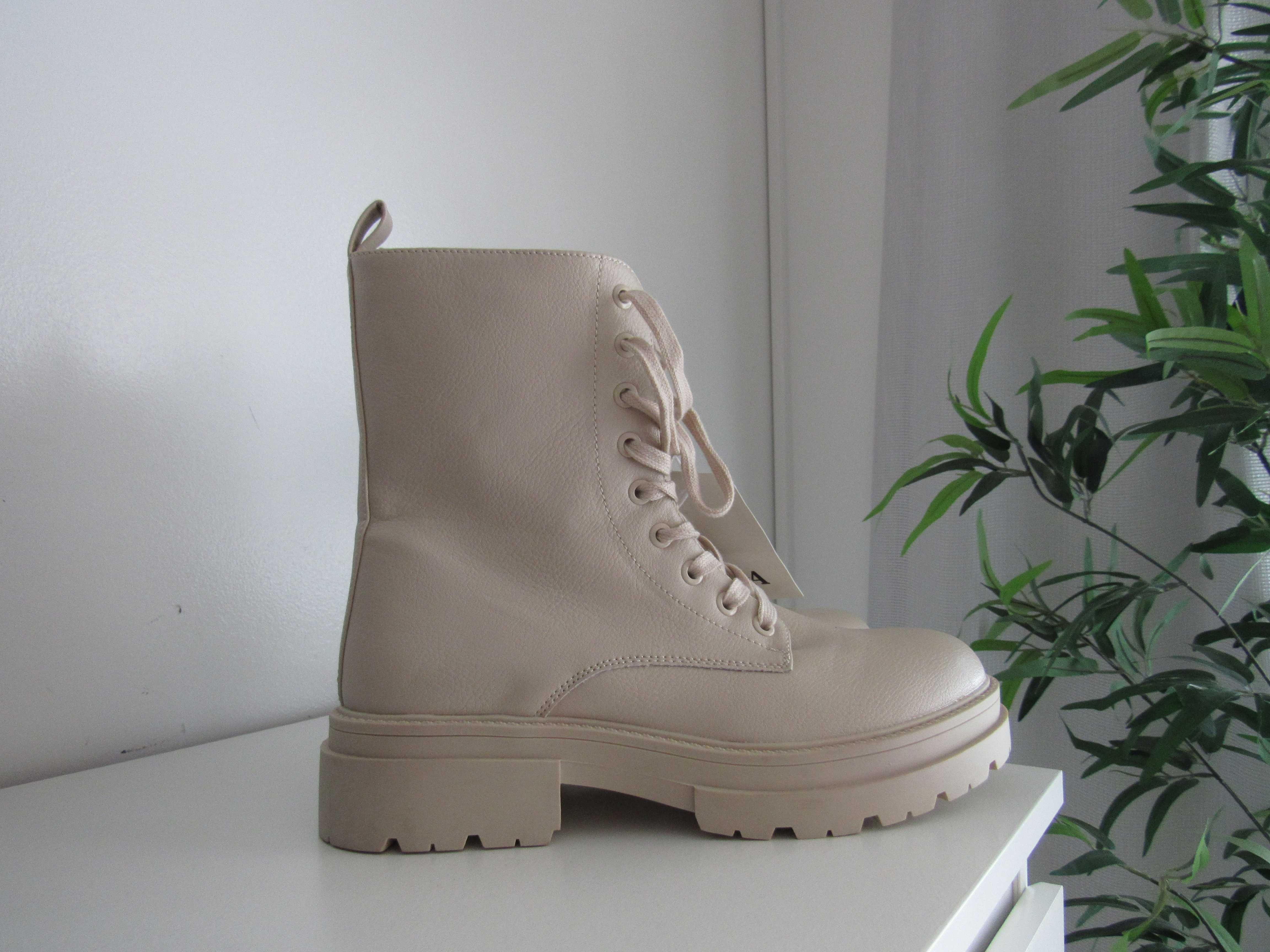 Botins estilo militar, T40, C&A, novos.