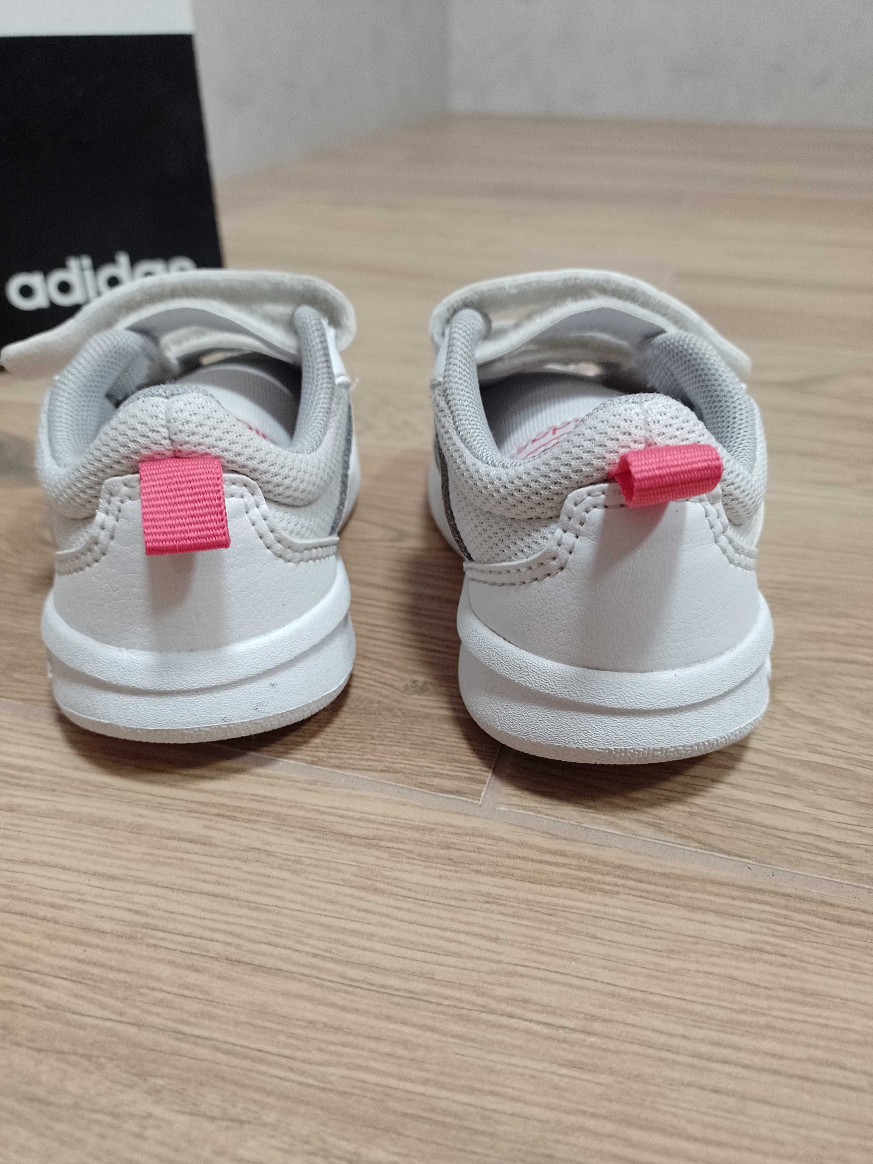 Buty adidas dziewczęce 23