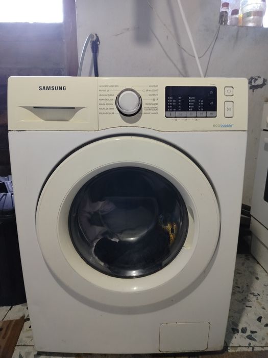 Máquina de lavar usado em bom estado