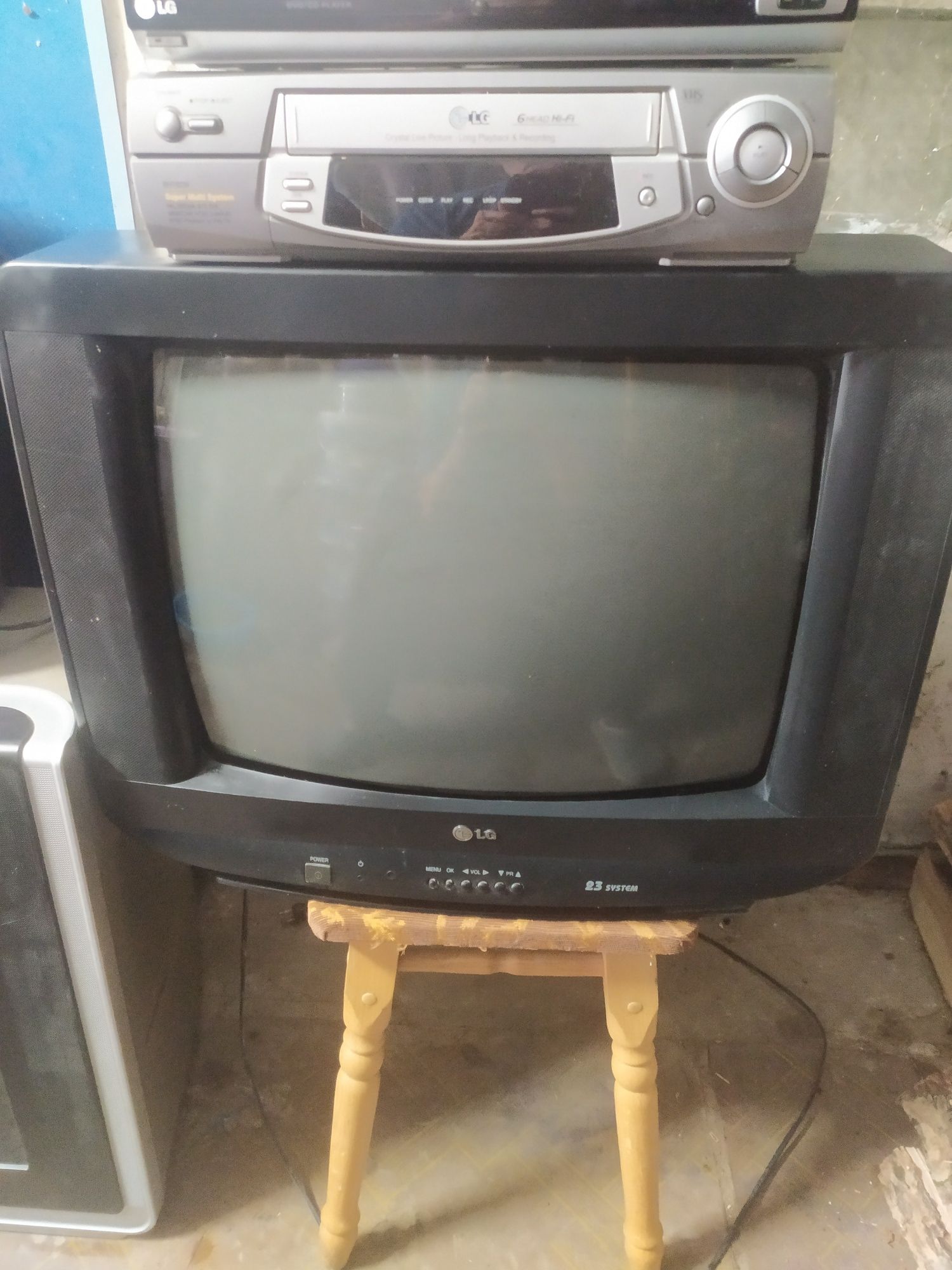Продам старі телевізори.