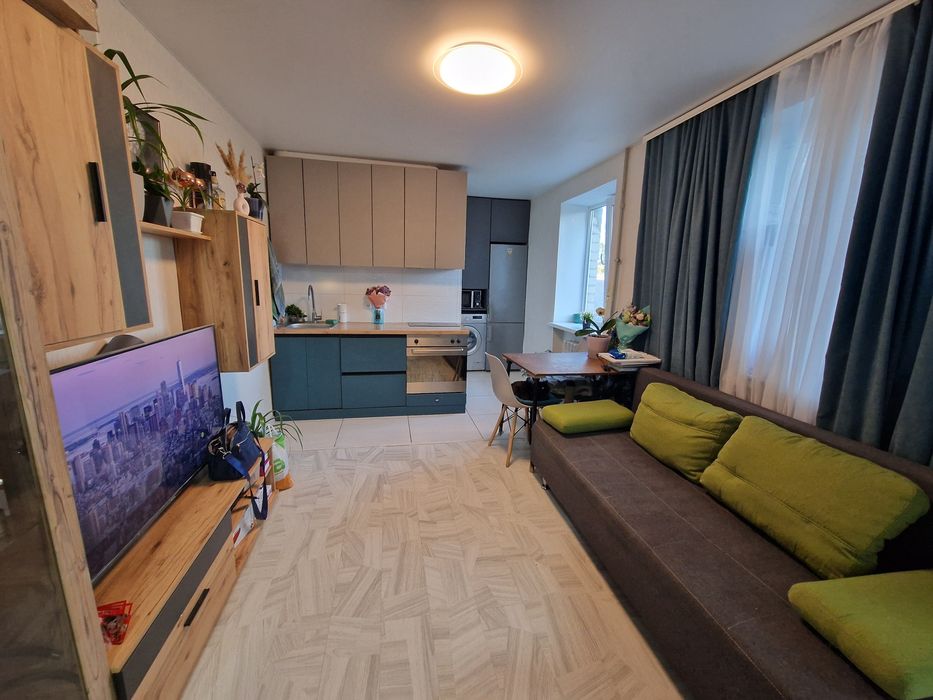 Продам 1к Слобожанский угол Калиновая во дворах