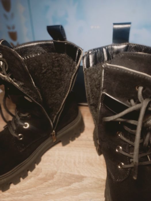 Продам замшевые сапоги