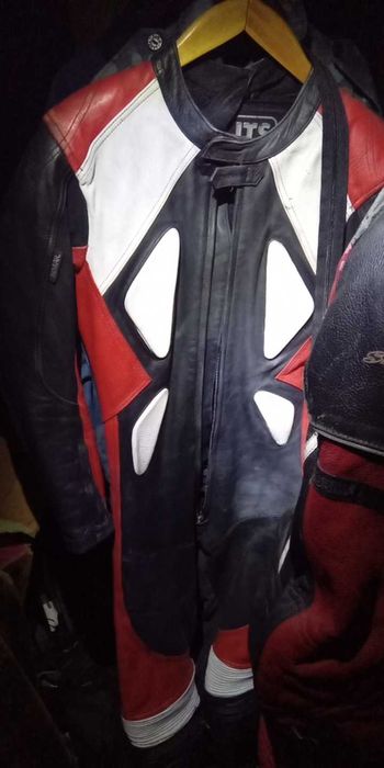 Продам мотошлем трансформер и мотоэкипировку