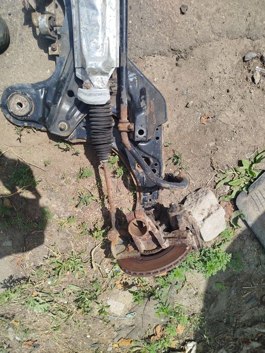 Продам подрамник на гольф 4