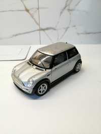 Mini skala 1:24 Maisto model auta