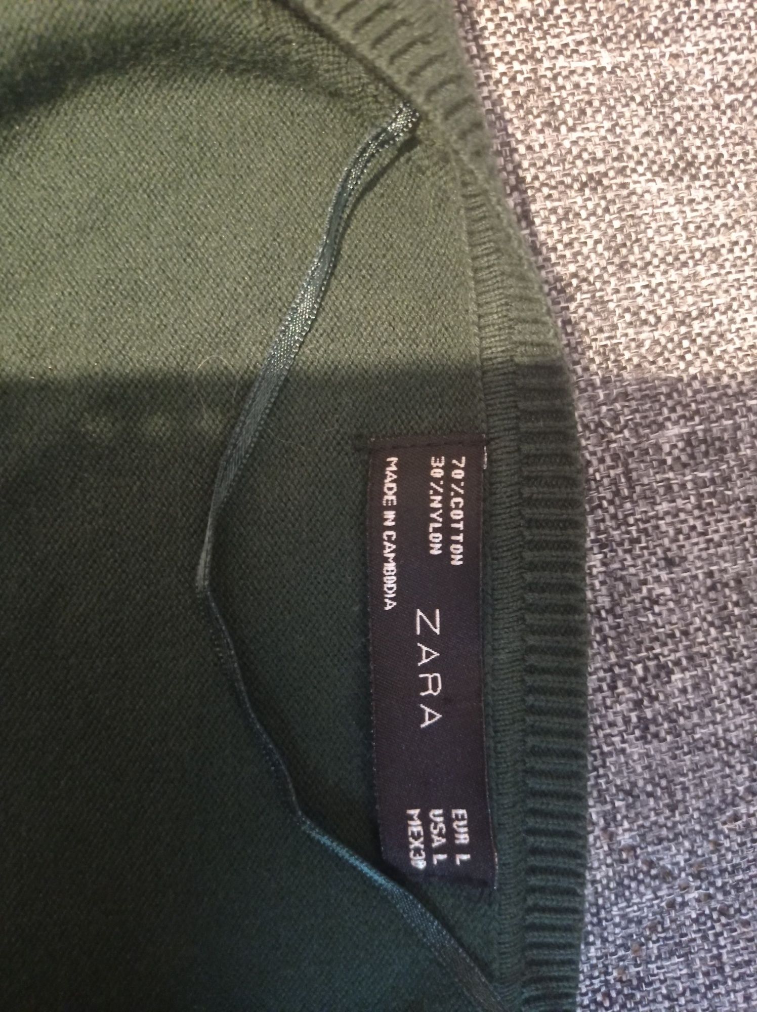 Sweterek zapinany na guziki Zara zielony