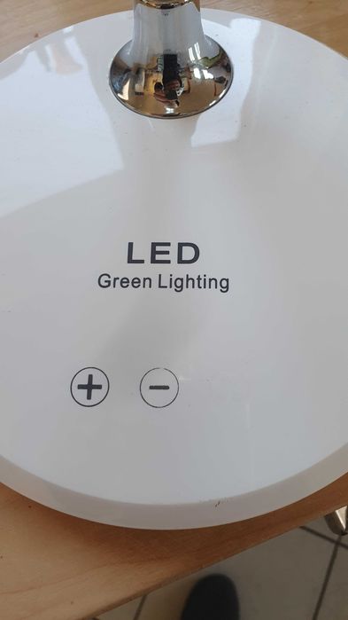 Lampa na biurko LED z regulacją światła