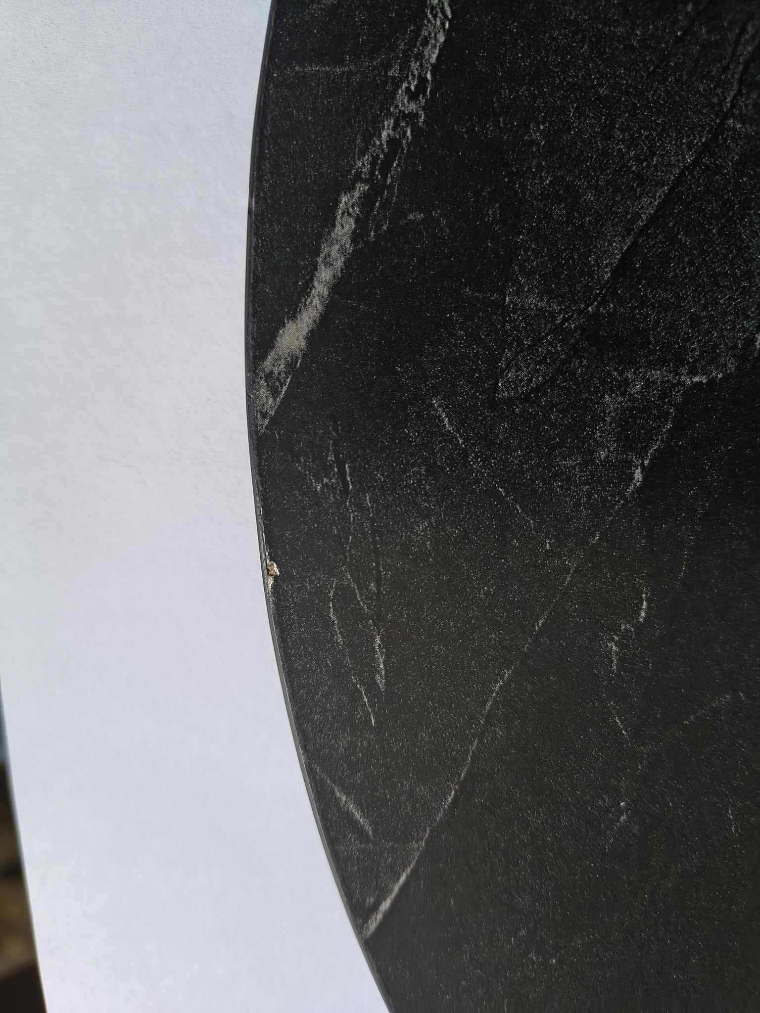 Stolik kawowy okrągły szkło hartowane i imitacja marmuru. WADY