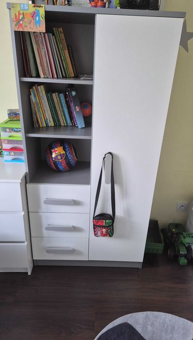 Zestaw mebli-szafa,komoda, regał