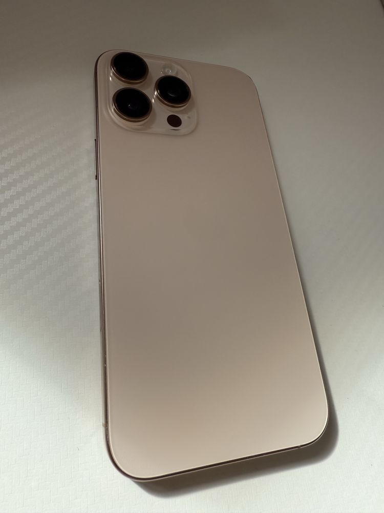 iPhone 16 Pro Max uszkodzony, po zalaniu, w trybie recovery iCloud OFF