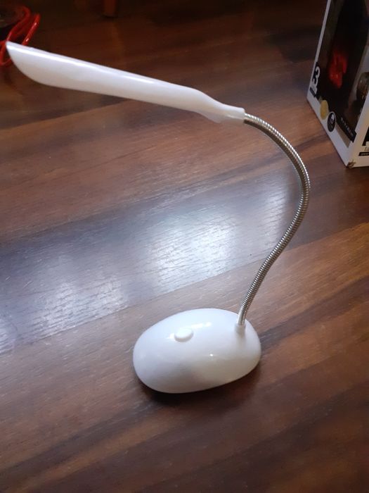 Mini lampka biurkowa