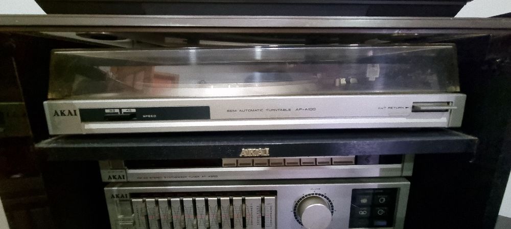 Aperalhagem Akai e leitor cds Technics