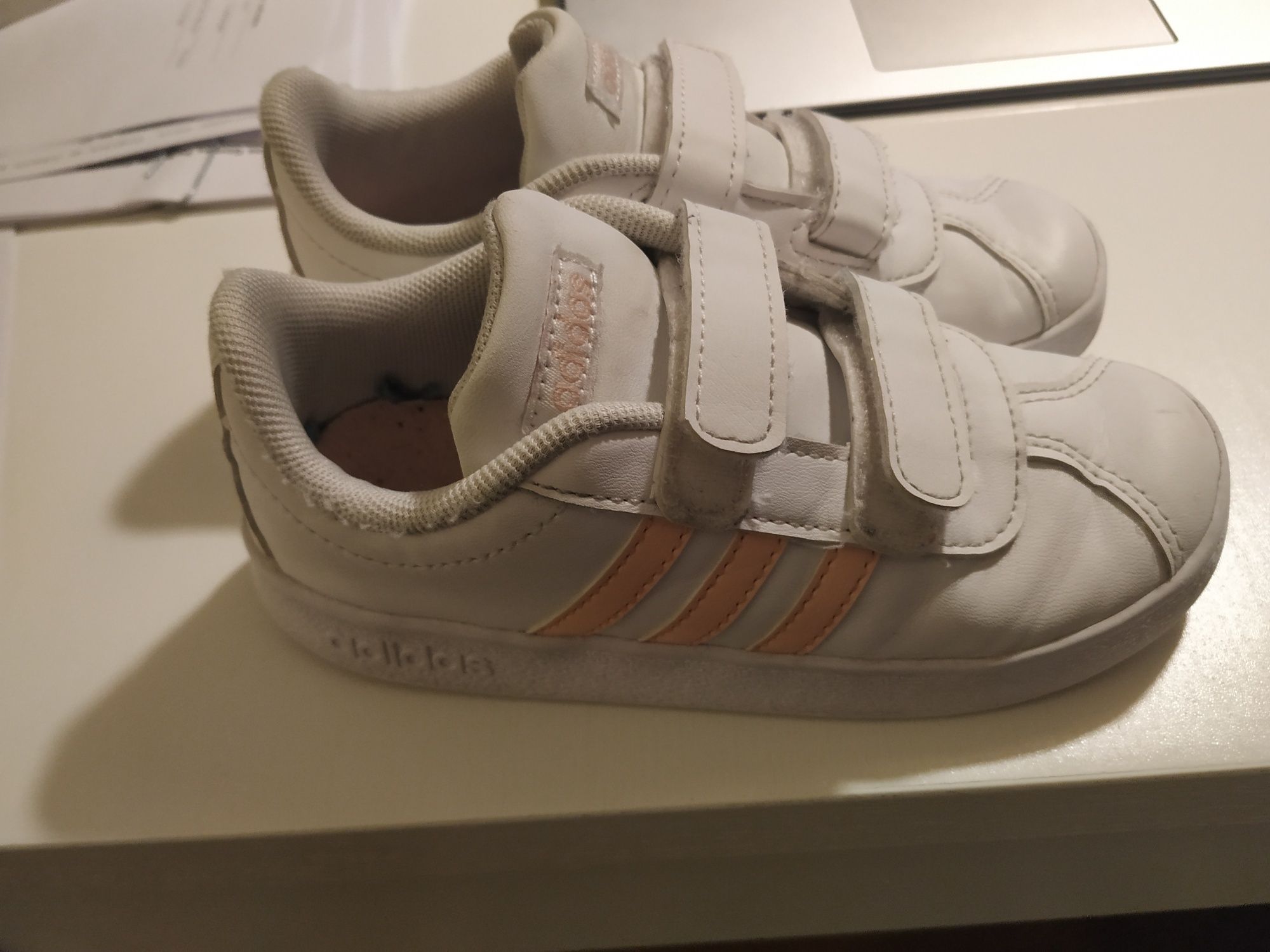 Tênis adidas menina tamanho 27 como novos