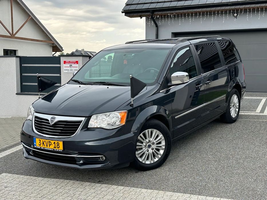 Lancia Voyager Karawan Pogrzebowy Lancia Chrysler Voyager 2015r. 2.8 CRD!! STOWN'N-GO