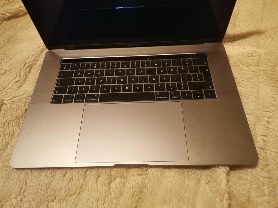 MacBook Pro 15 A1990 /Pro 560X/ 16GB RAM/ 512GB SSD/  jak nowy 0 cykli
