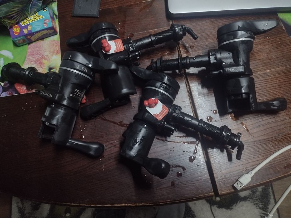 Пивной кран на две стороны.