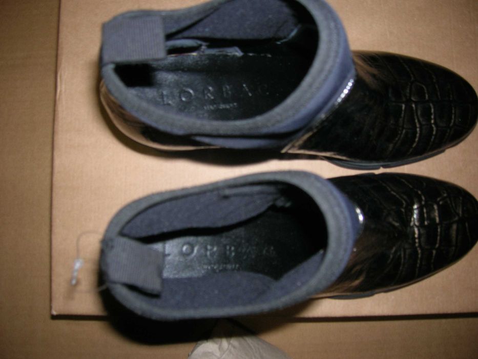 Жіночі шкіряні ботильйони LORBAC з крокодиловим візерунком. Розмір 41