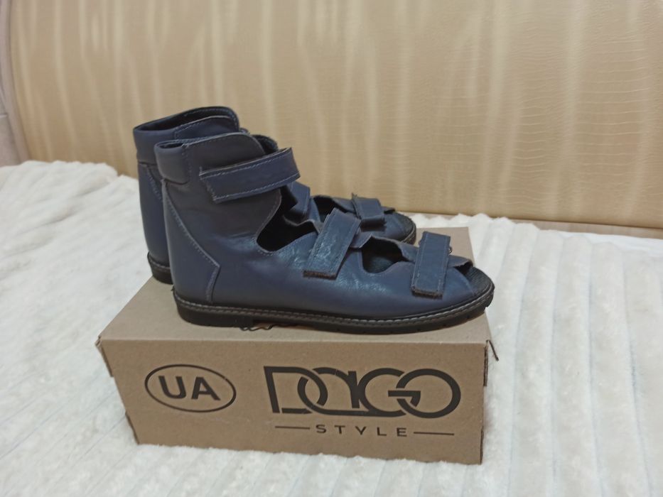 Ортопедичне взуття.