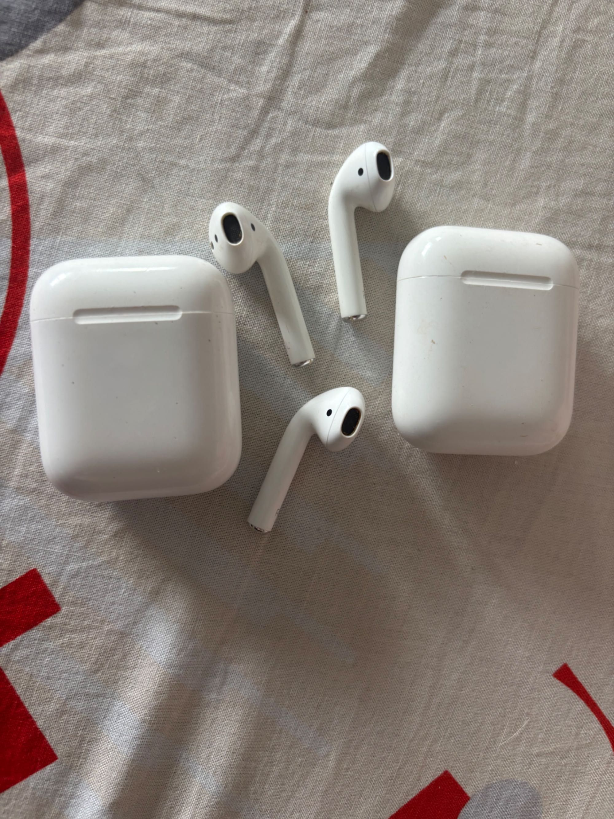 AirPods (2 кейси + 3 навушники) — робочі, оригінал