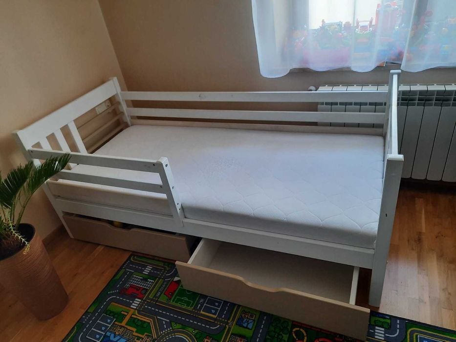 Sprzedam łóżko dziecięce z materacem