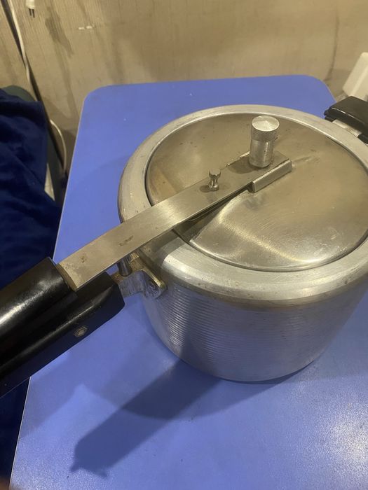 Кастрюли разные эмалированные