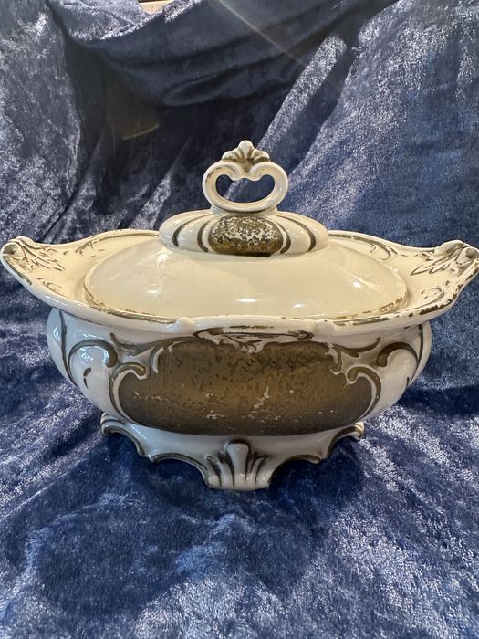 Neu Tettau bomboniera, pojemnik na czekoladki