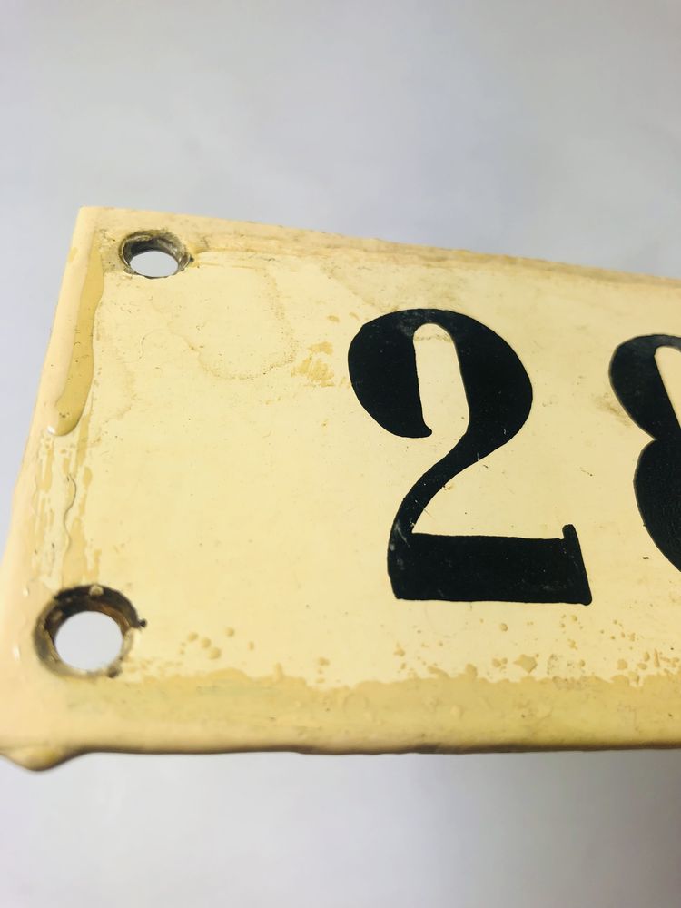 Stara tabliczka emaliowana z numerem domu (19)