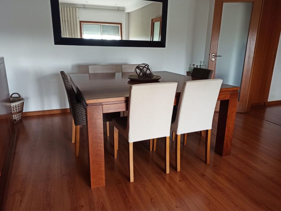 Aparador + mesa + 4 cadeiras + espelho