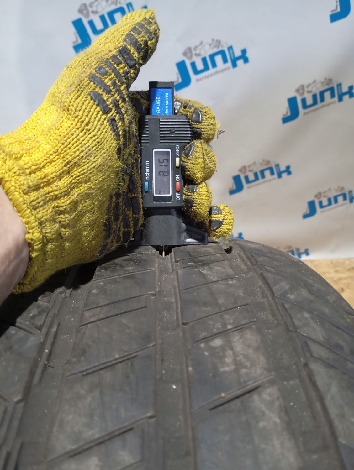 Шини Continental ContiVanContact 100 225/75 R16C 121/120R Б/У 8 мм