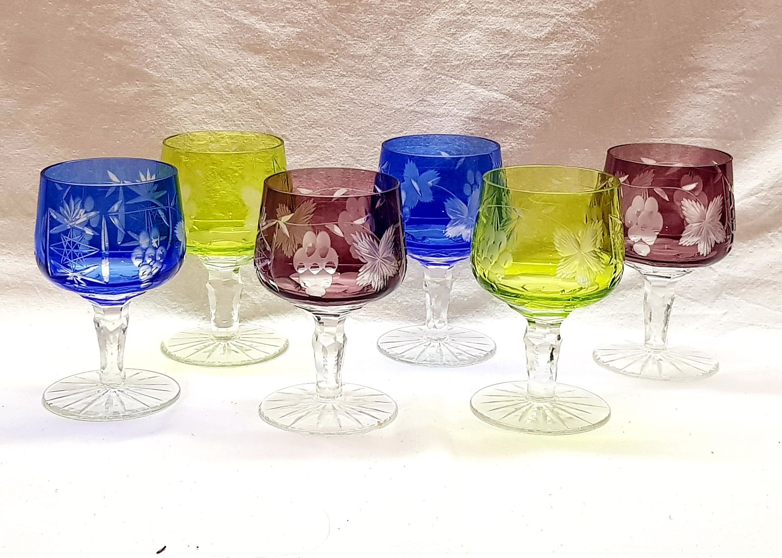 Koniakówki,  kryształowe kieliszki do koniaku,  kolorowe Vintage