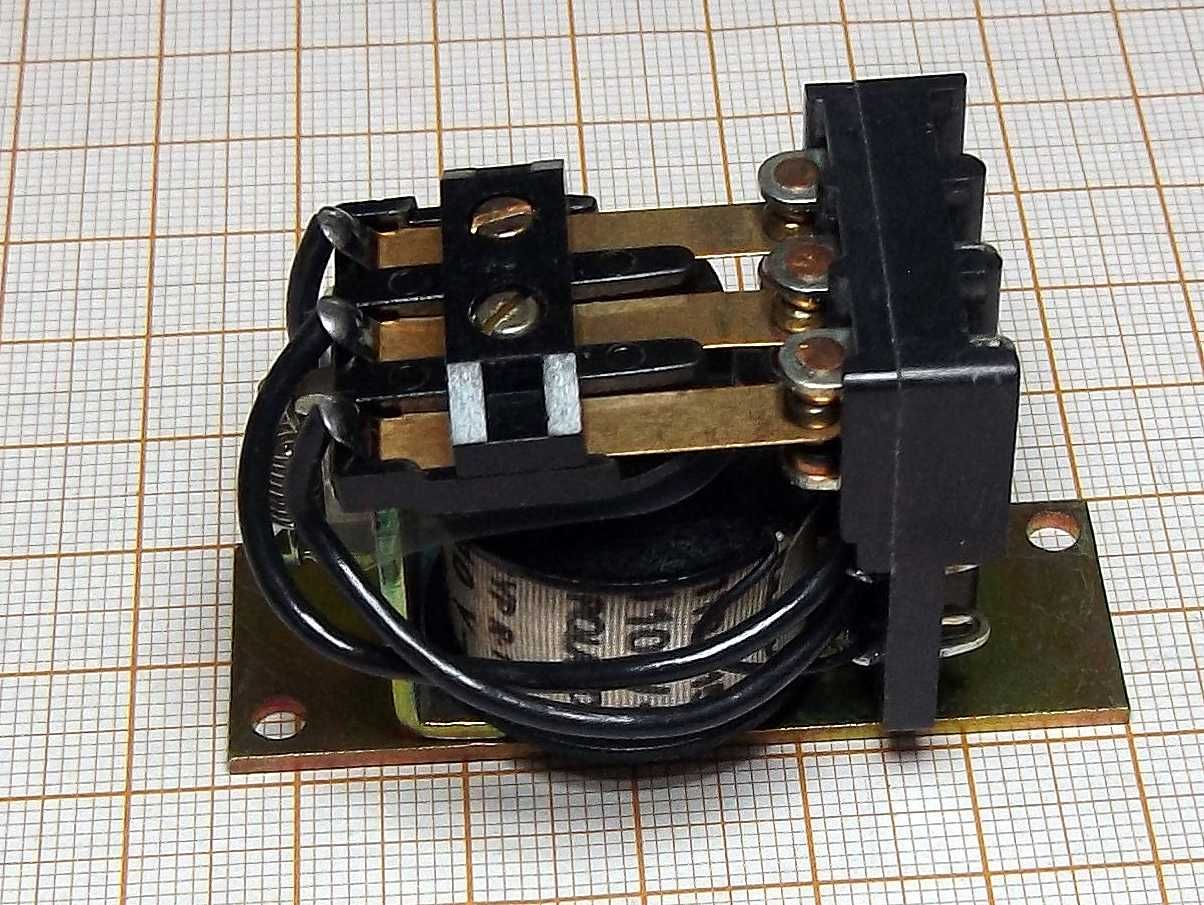 Przekaźnik 110V DC 3PDT R-15 [110-3-D]BL NOS - cena 2 sztuk