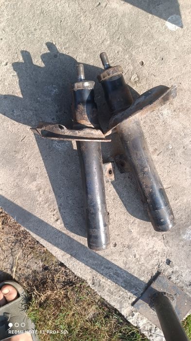 Продам Стойки Пежо партнер