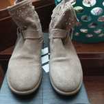 Botas em nobuck, cor beje