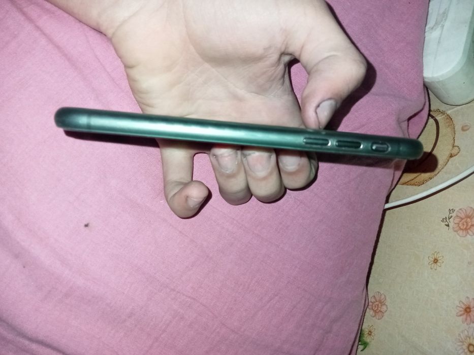 Айфон 11  на айклауде батарея 80% и экран роботает