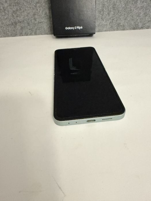 Troco/Vendo Samsung Z Flip 6 256GB Mint