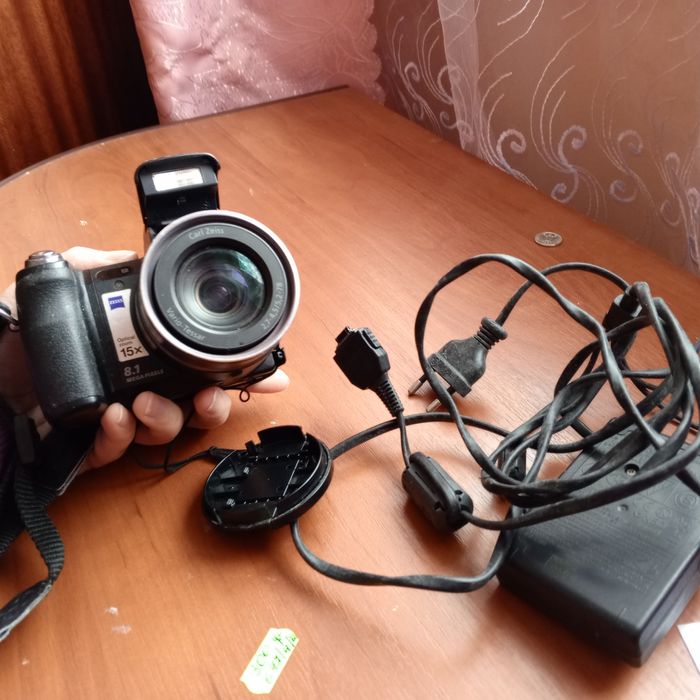 Фотоапарат SONY DSC-H9