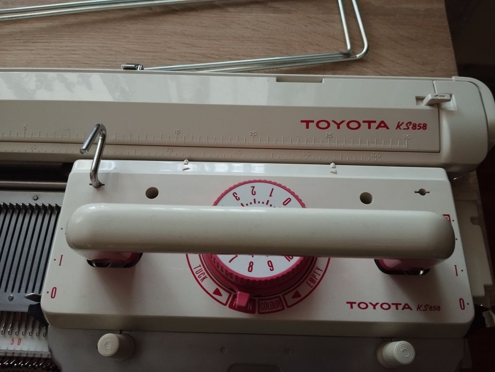В'язальна машина Toyota KS858