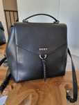 Plecak skórzany czarny DKNY Bryant Flap Backpack R21K3R76 Czarny