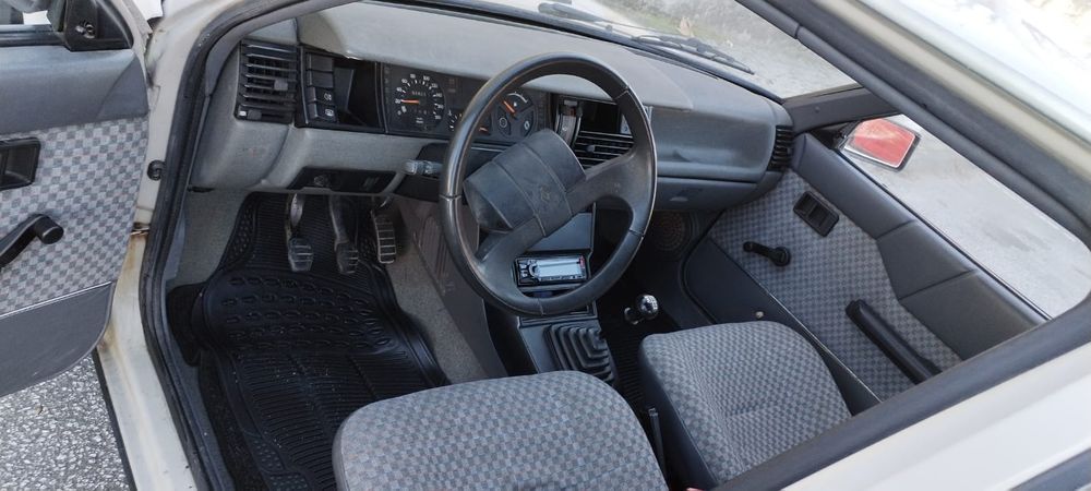 Renault 11 GTL e carro antigo tudo em funcionamento