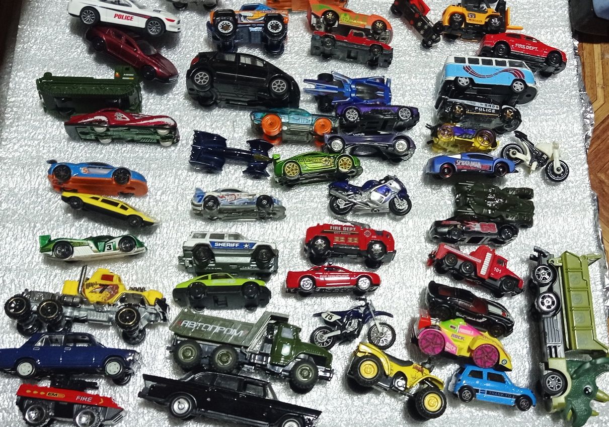 Машинки Hot Wheels