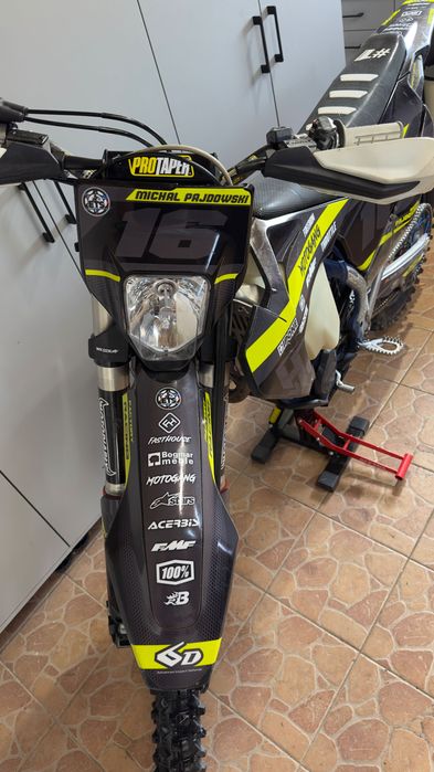 Husqvarna FE 250 doposażona