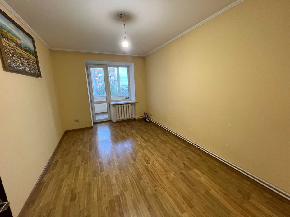 Простора 3-кімнатна квартира на Виставці