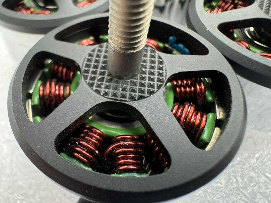 Двигуни для дронів 4320 360 KV для FPV