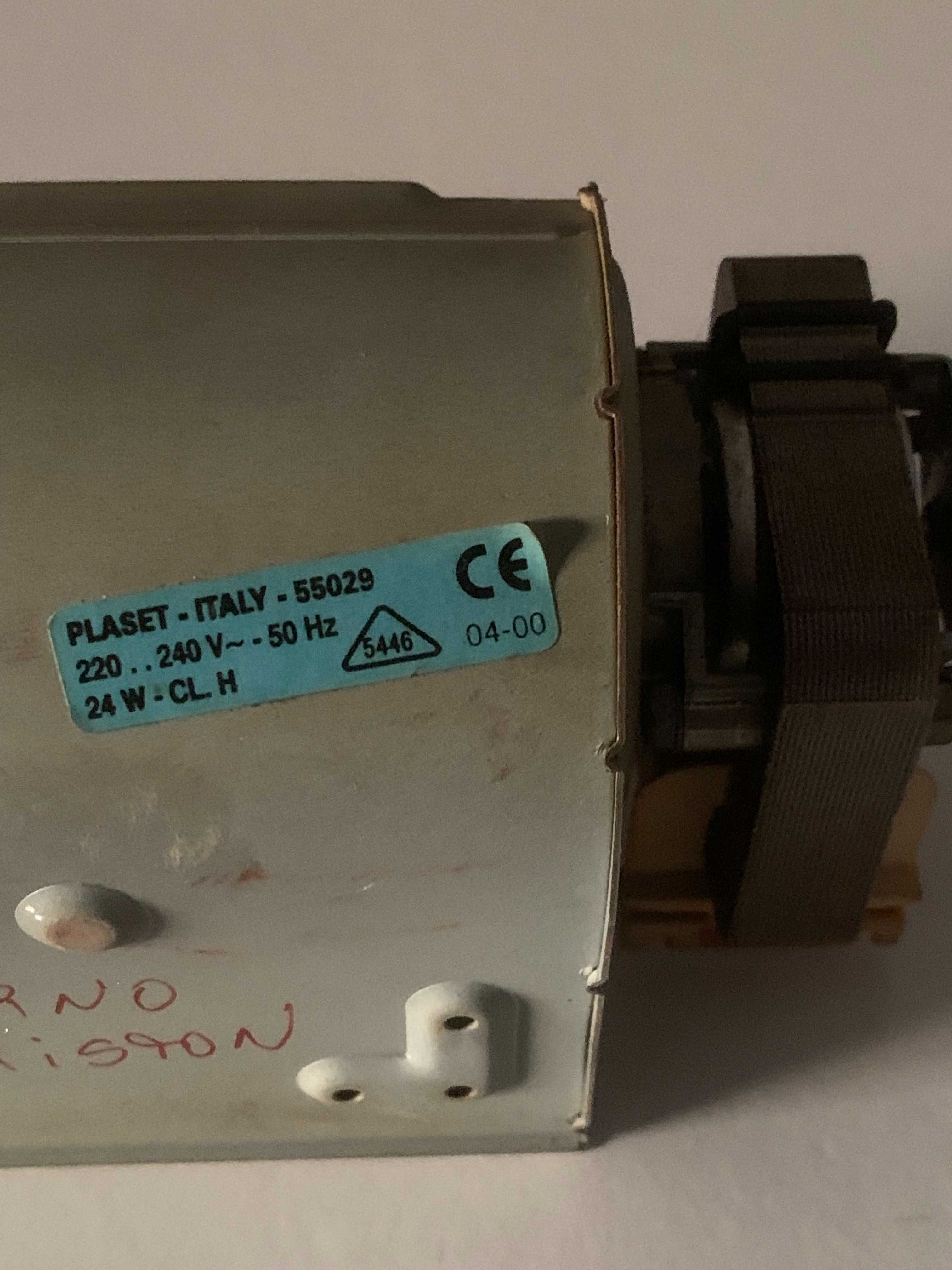 Motor com turbina para forno Ariston