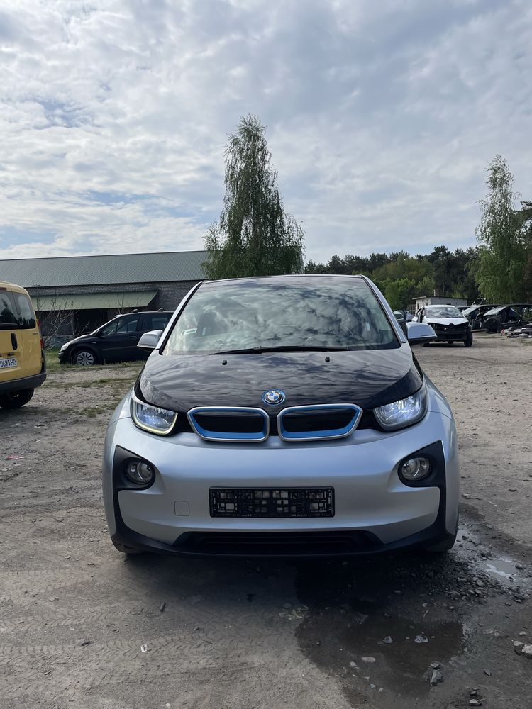 Разборка BMW i3 бампер фара крило капот касєта радіатор бмв ай3 шрот