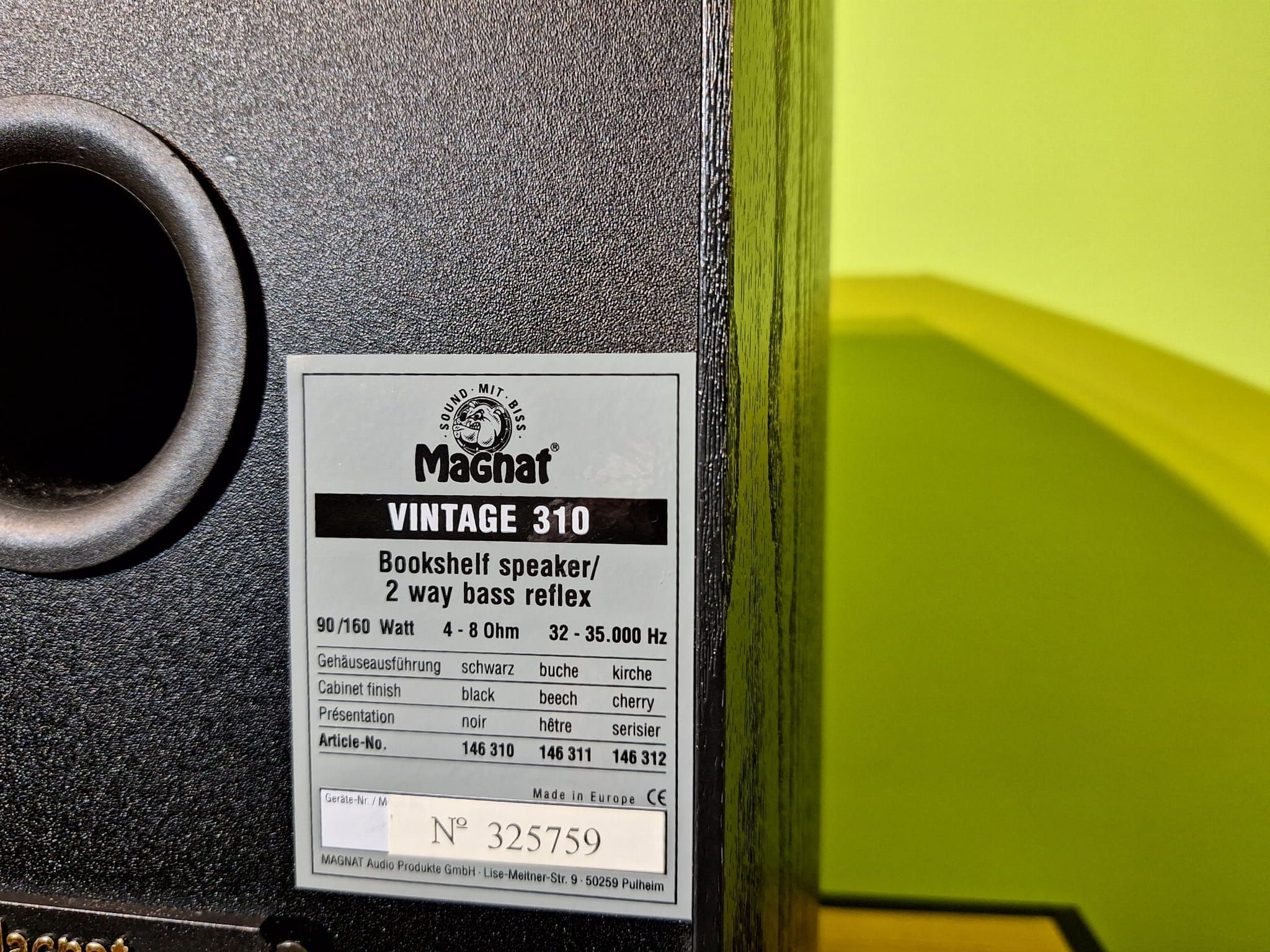 Kolumny firmy MAGNAT model Vintage 310.