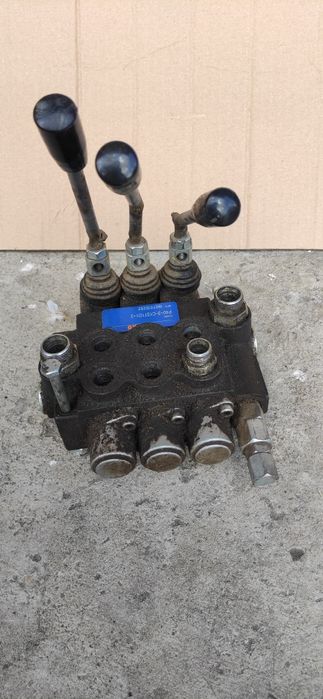 Rozdzielacz hydrauliczny 3-sekcyjny ręczny Presko 40L 03P40