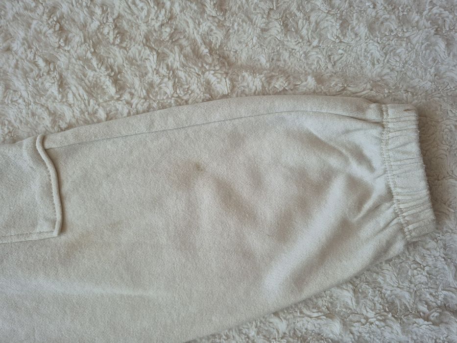 Beżowe dresowe spodnie